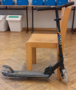 Roller schwarz
